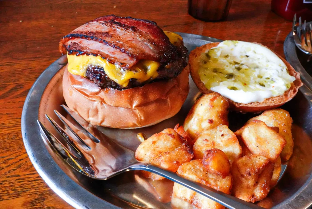 A hearty bacon cheeseburger and roasted potatoes served at Rakuen, a local restaurant near Gotokuji.