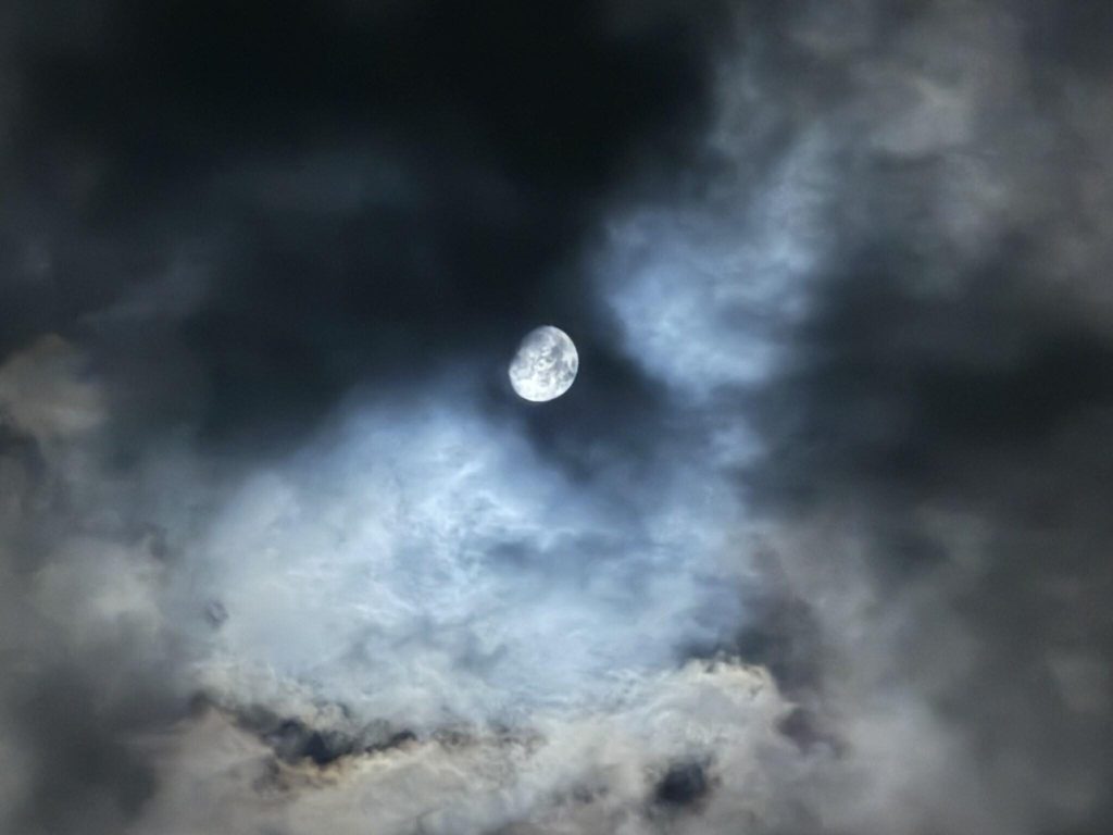 The moon behind thin cloud, the oborozuki image behind Byredo Oboro, the only true Japan exclusive perfume