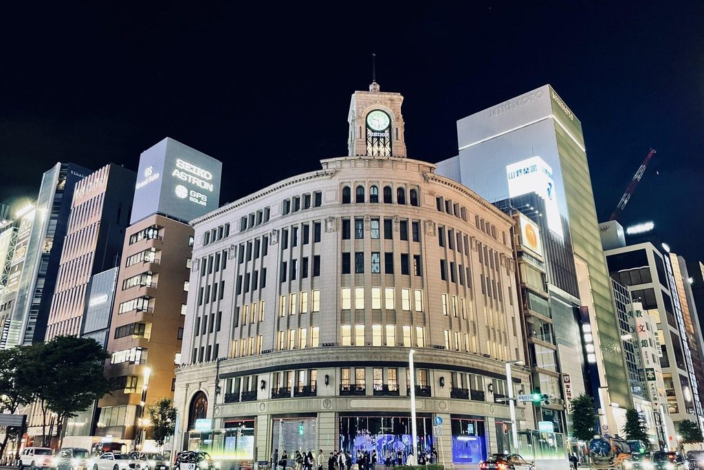 Ginza's main crossing at night, with the Wako clock tower Ginza's main crossing at night, with the Wako clock tower