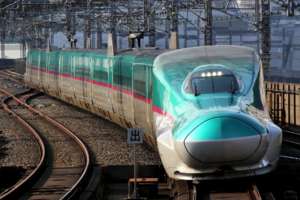 An E5 series Hayabusa shinkansen, the type that runs through the Seikan Tunnel to Hokkaido