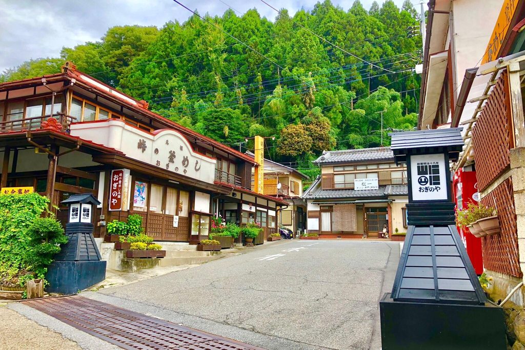 Oginoya's original shop in Yokokawa, home of the Toge no Kamameshi station bento
