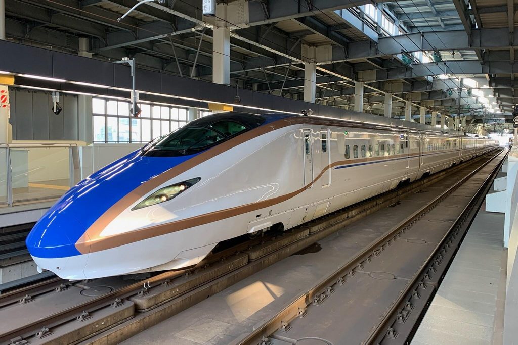 An E7 series shinkansen, the type that runs to Echigo-Yuzawa and Karuizawa on the Tokyo Wide Pass