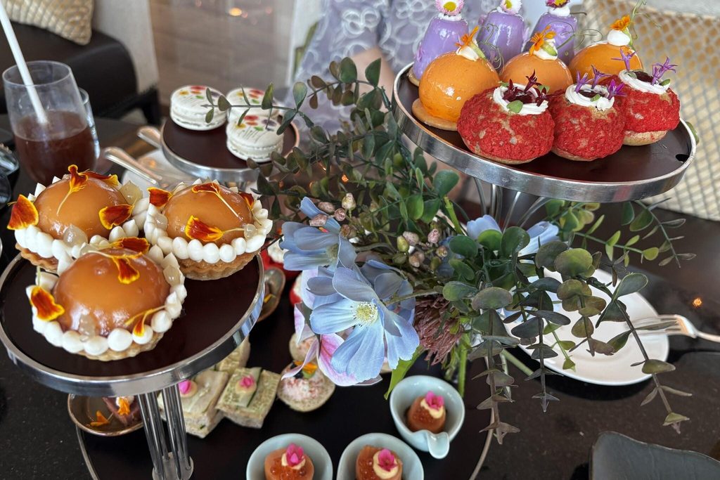An afternoon tea stand, the easiest way into a Tokyo design hotel without staying An afternoon tea stand, the easiest way into a Tokyo design hotel without staying