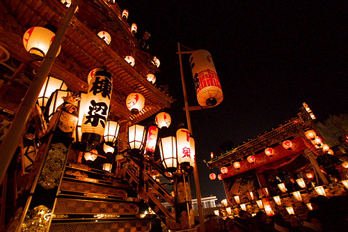 点亮灯笼的秩父夜祭山车