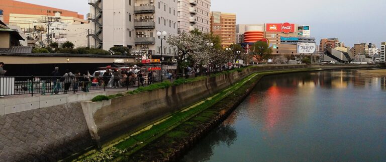 Fukuoka food guide: yatai stalls along the Naka River in Nakasu