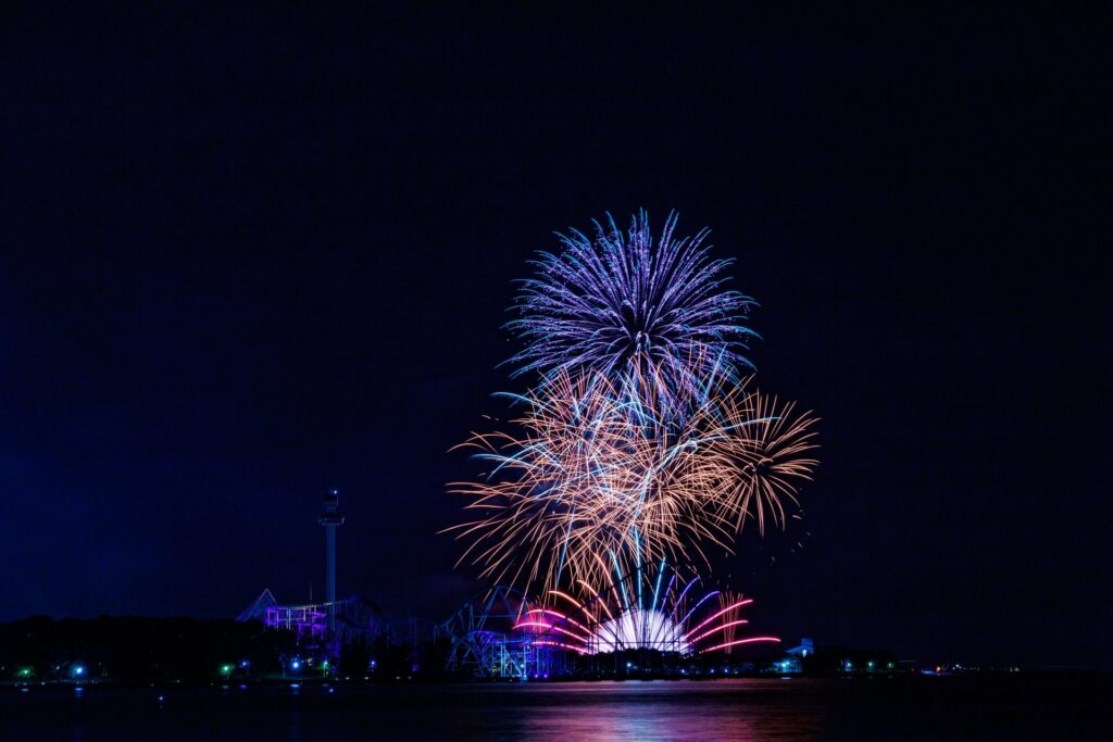 Hakkeijima Sea Paradise Hanabi Symphonia (March) &mdash; fireworks in Japan
