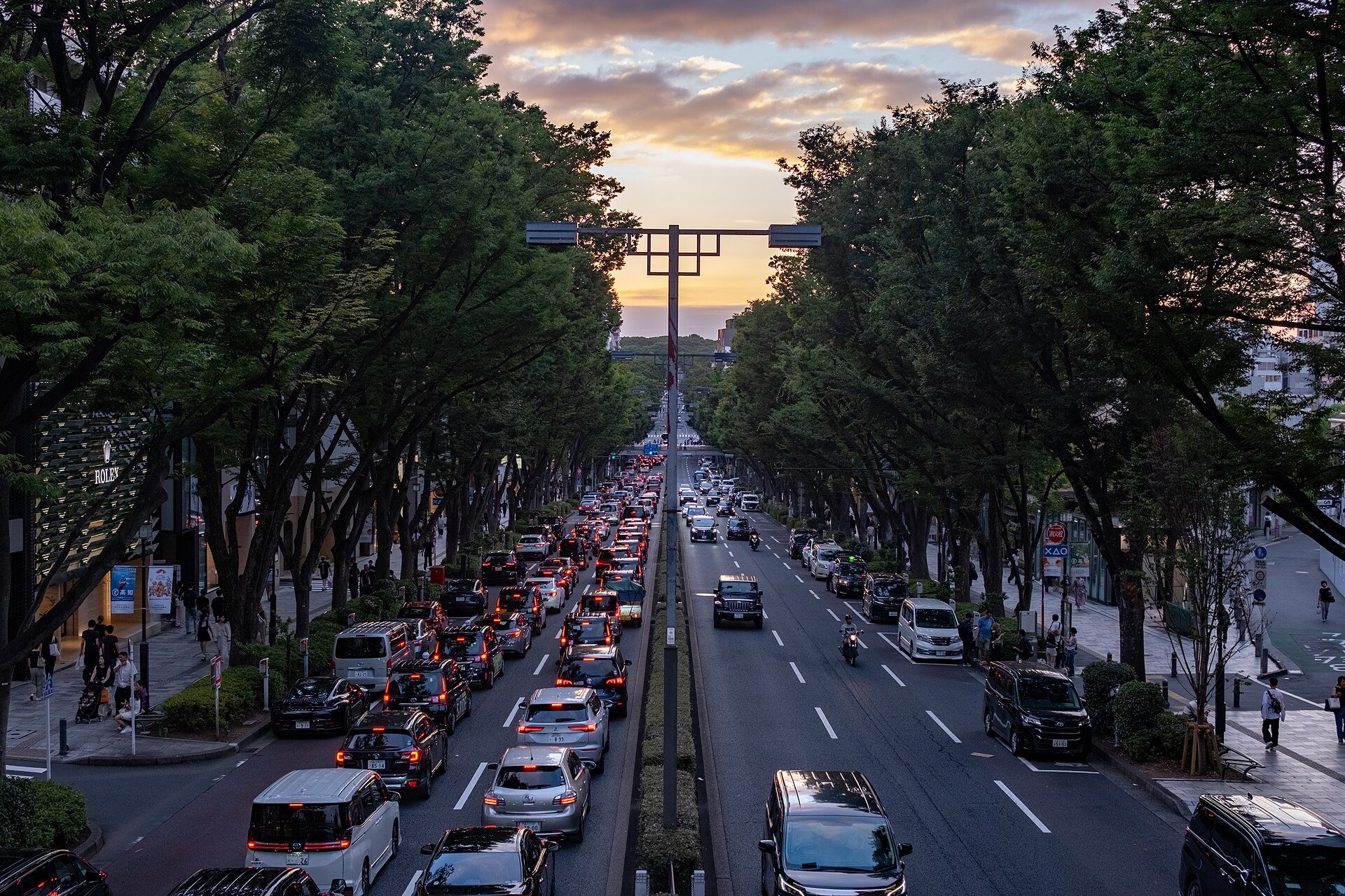 Harajuku and Omotesando: Omotesando Avenue at sunset