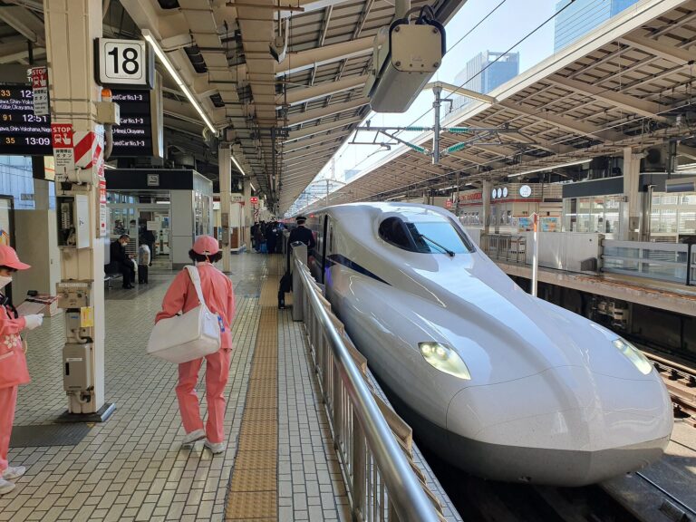 Japan public holidays 2027: Shinkansen platform at Tokyo Station