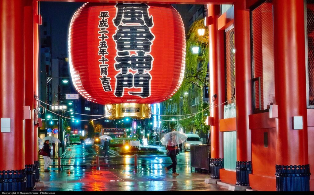 The giant red lantern of Kaminarimon Gate in Asakusa at night