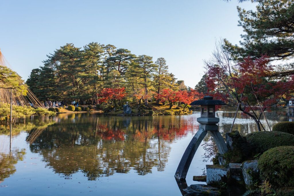 Kenrokuen garden in autumn, Kanazawa