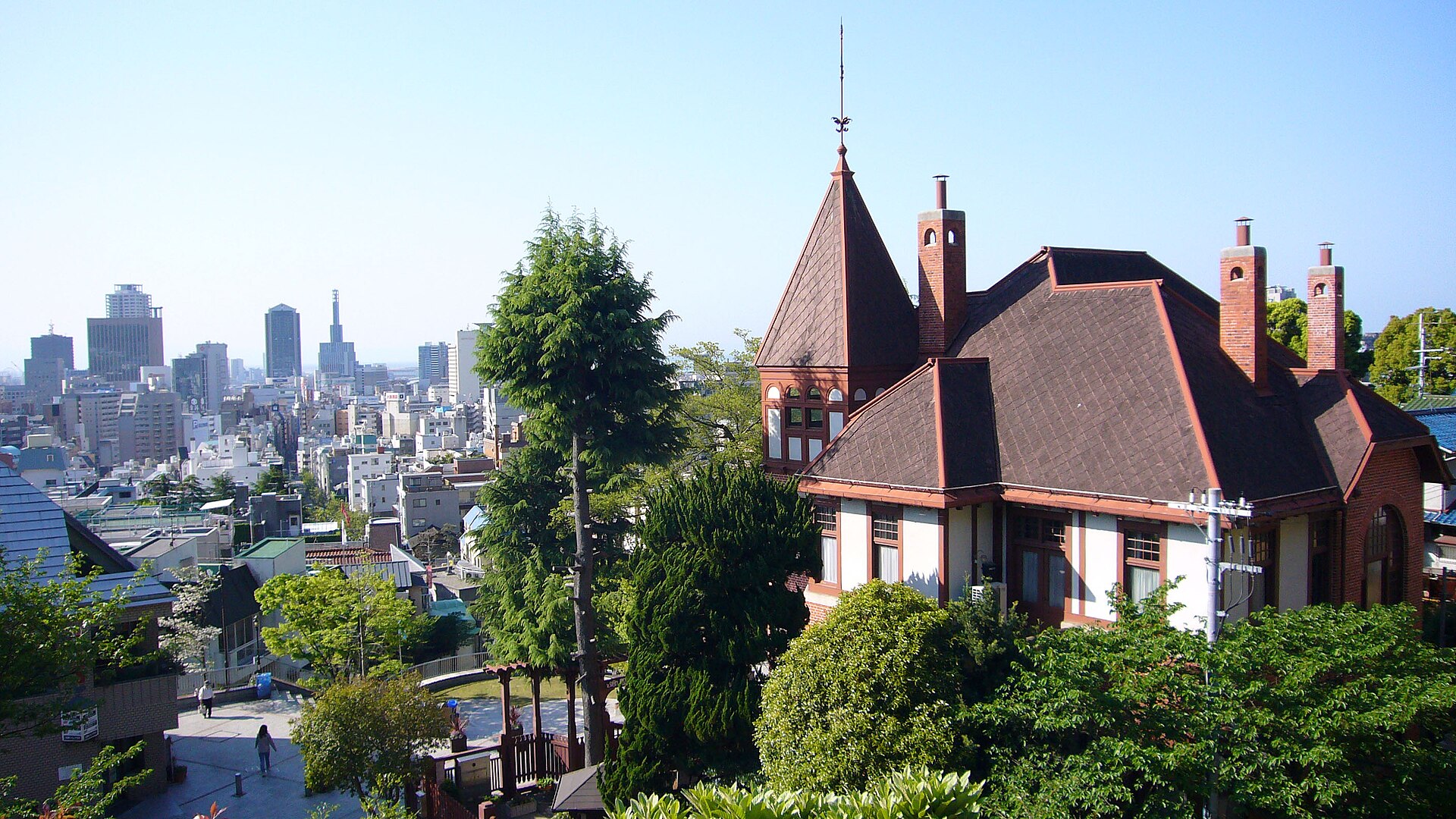 Weathercock House (Kazamidori-no-Yakata) in Kitano Ijinkan, Kobe, with the city skyline behind