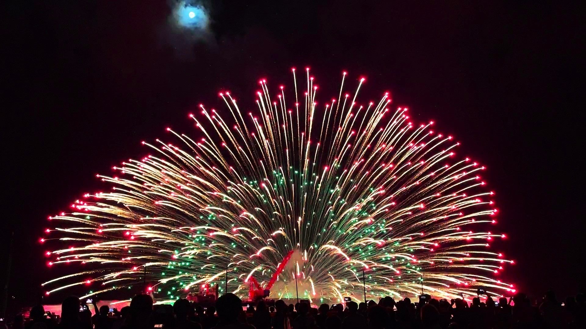 Kumano Grand Fireworks self-exploding sea shell, Mie