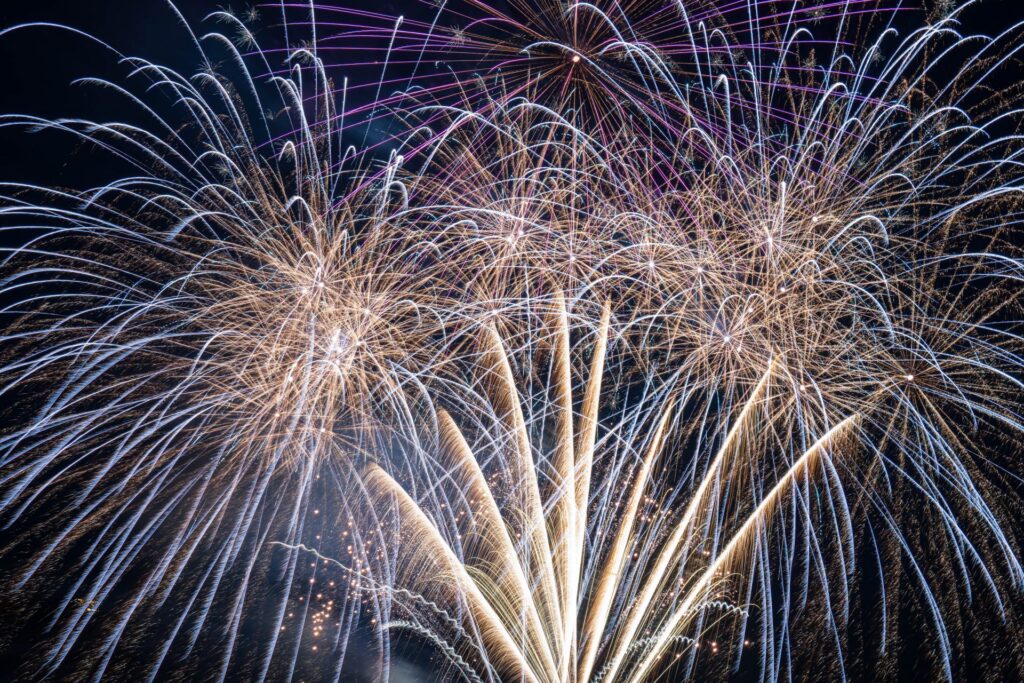 Lake Toya Long-Run Fireworks &mdash; fireworks in Japan
