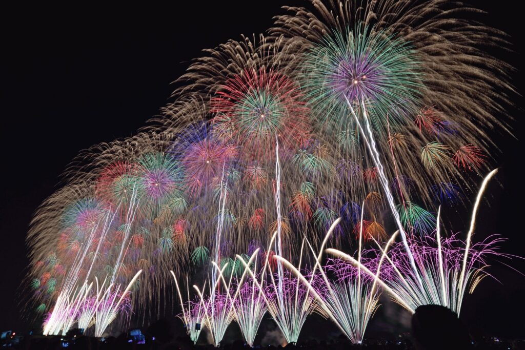 Nagaoka Grand Fireworks starmine over the Shinano River, Niigata
