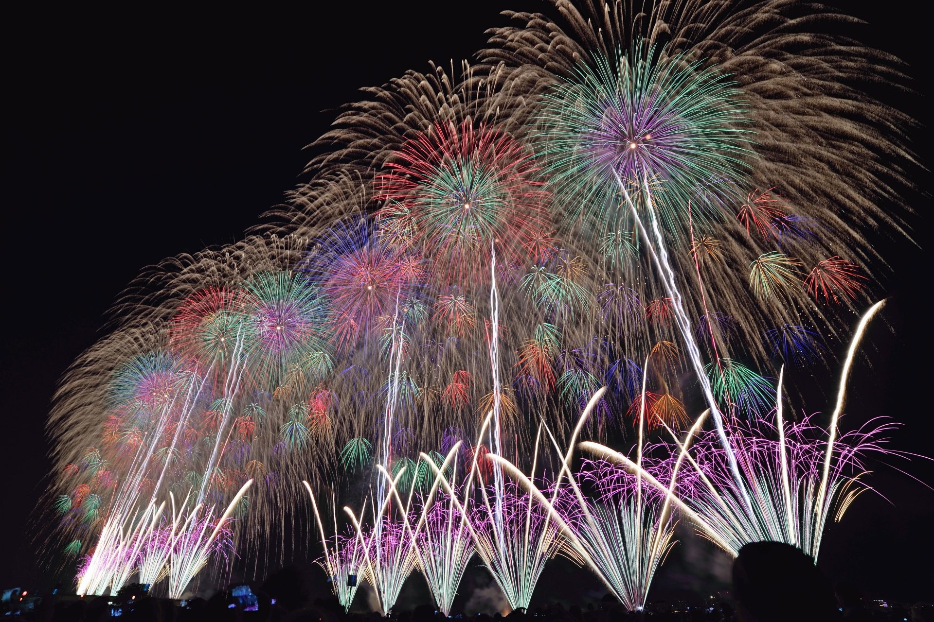 Nagaoka Grand Fireworks starmine over the Shinano River, Niigata