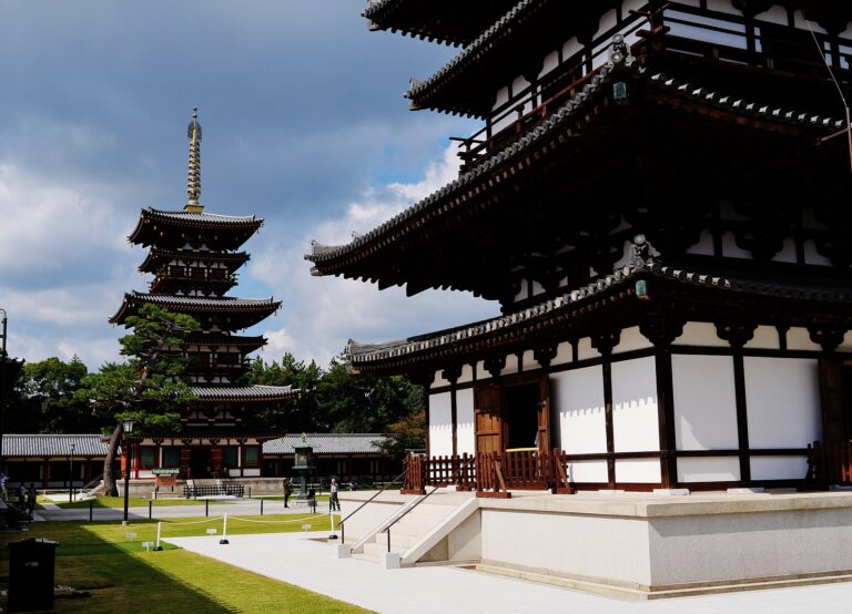 Quiet temples in Nara: the East and West Pagodas of Yakushi-ji