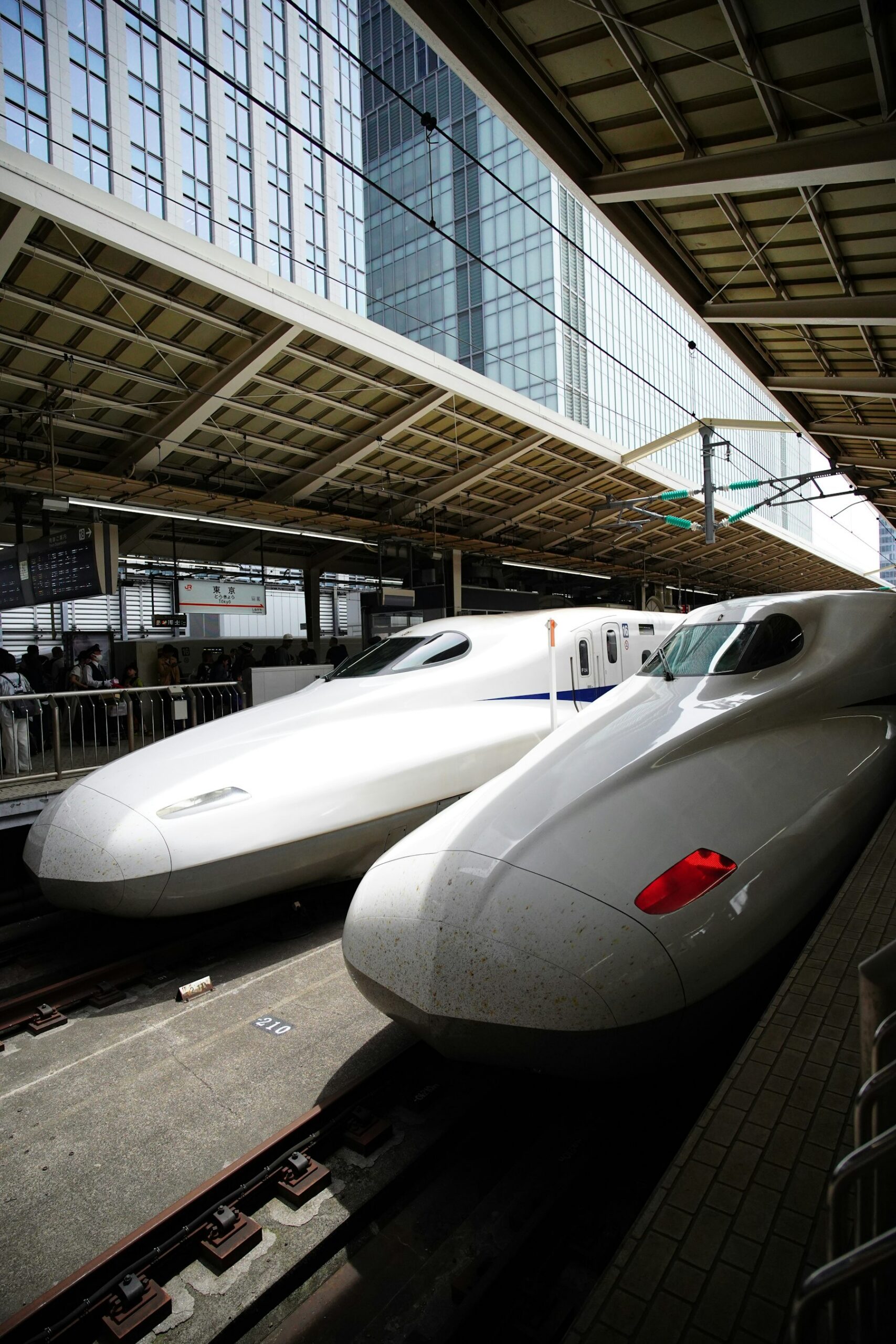 Tokaido Shinkansen train at Kyoto Station platform