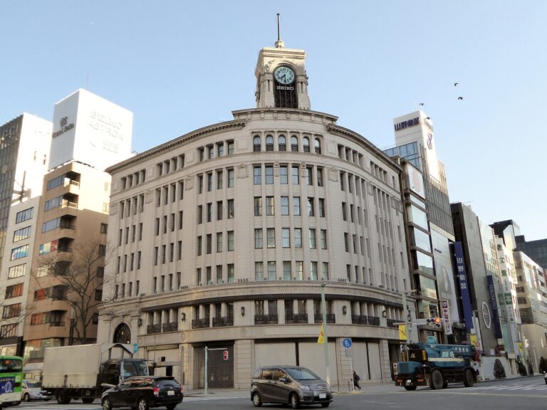 Shopping in Tokyo: the Wako building at Ginza 4-chome crossing