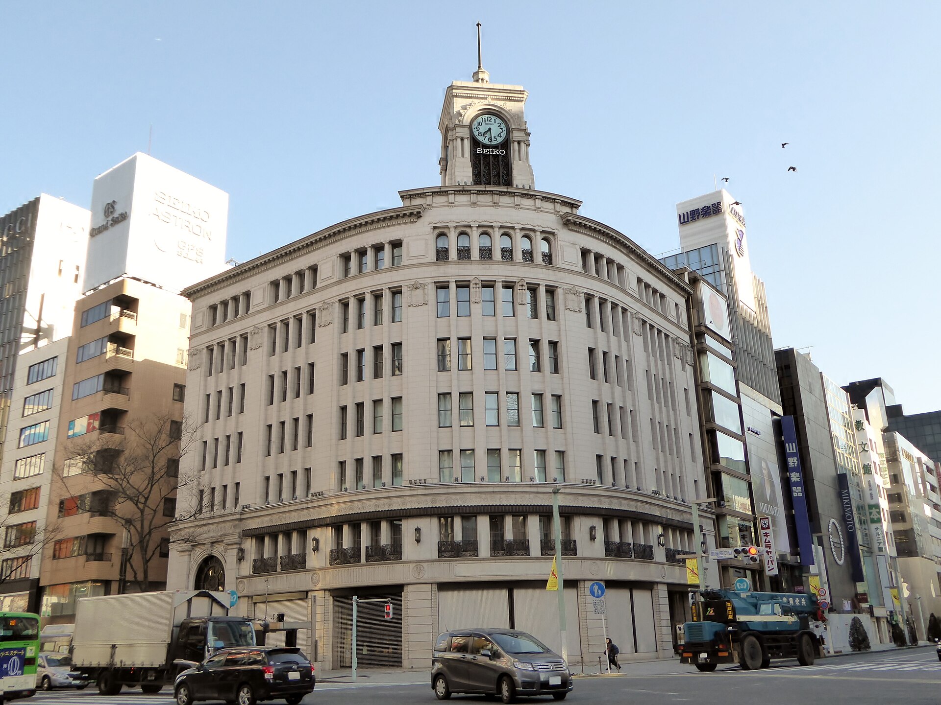 Shopping in Tokyo: the Wako building at Ginza 4-chome crossing