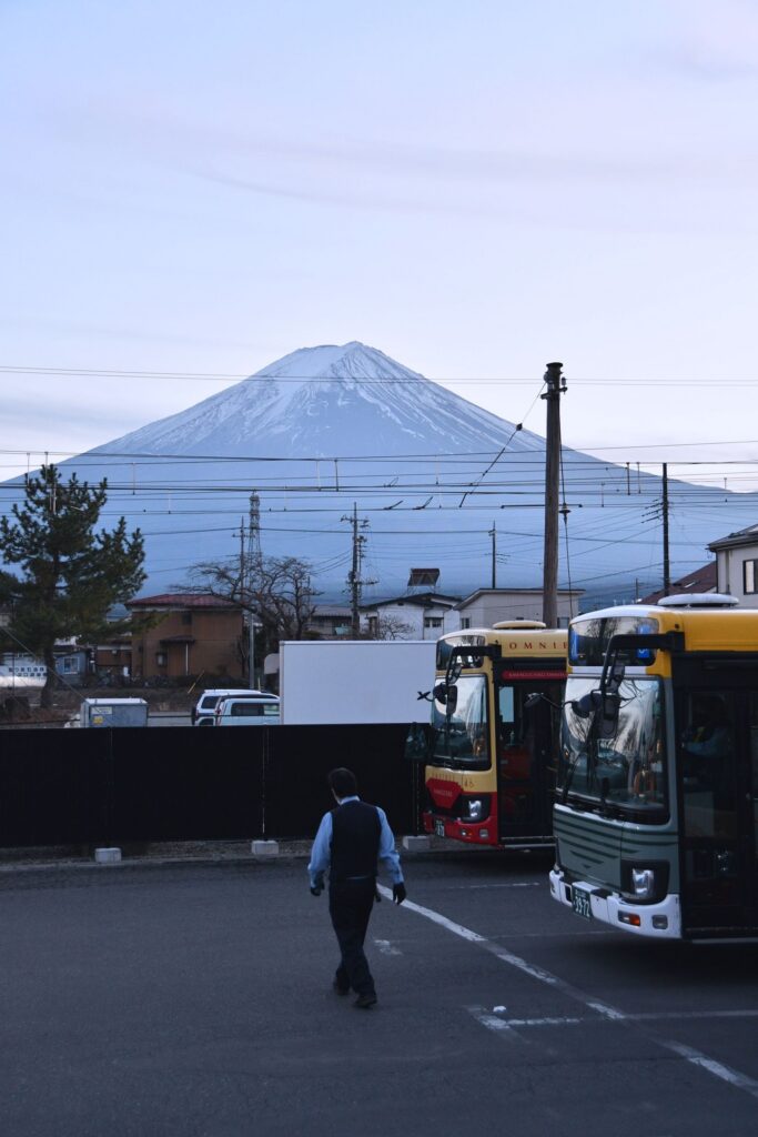 Highway buses parked below Mt Fuji in Fujikawaguchiko, the cheapest way from Shinjuku to Fuji-Q Highland