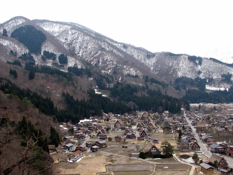 Takayama and Shirakawa-go weekend: Ogimachi village thatched houses