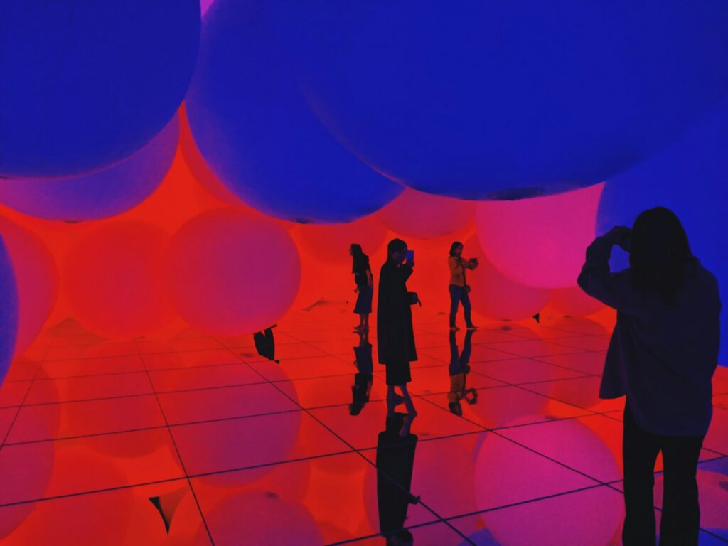 teamLab Planets Toyosu mirrored room filled with giant red and blue balloons
