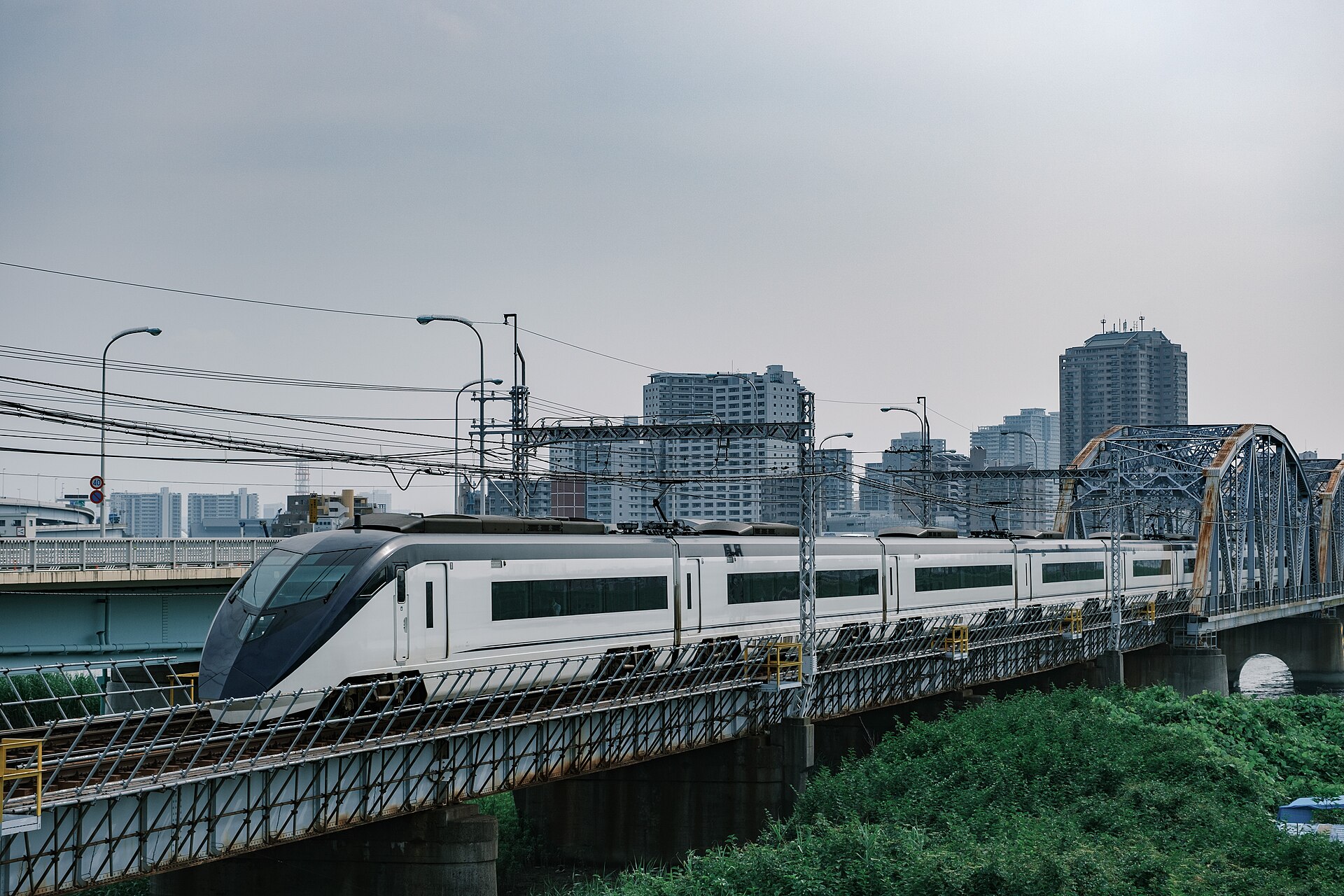 Keisei Skyliner train
